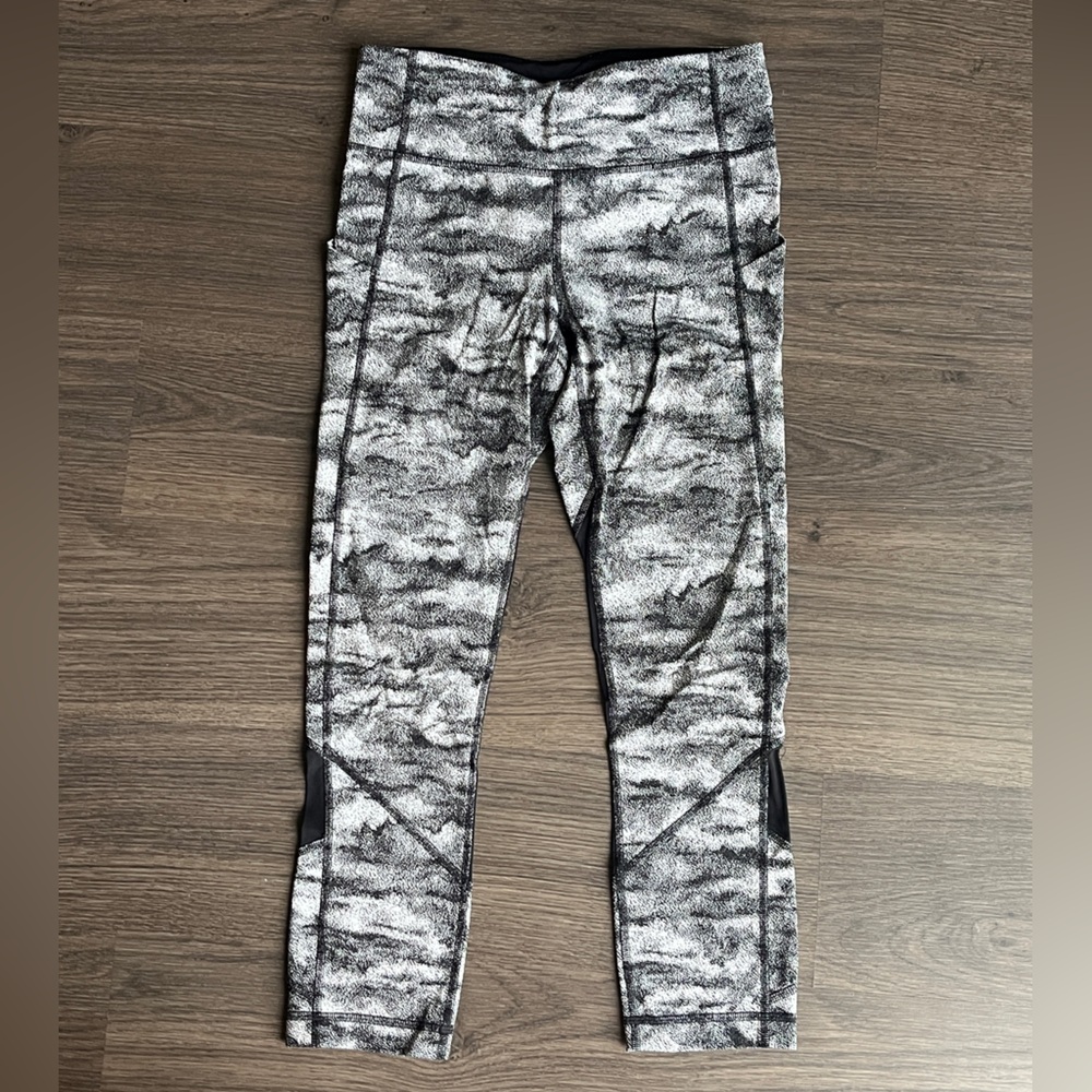 LULULEMON Inspire Crop